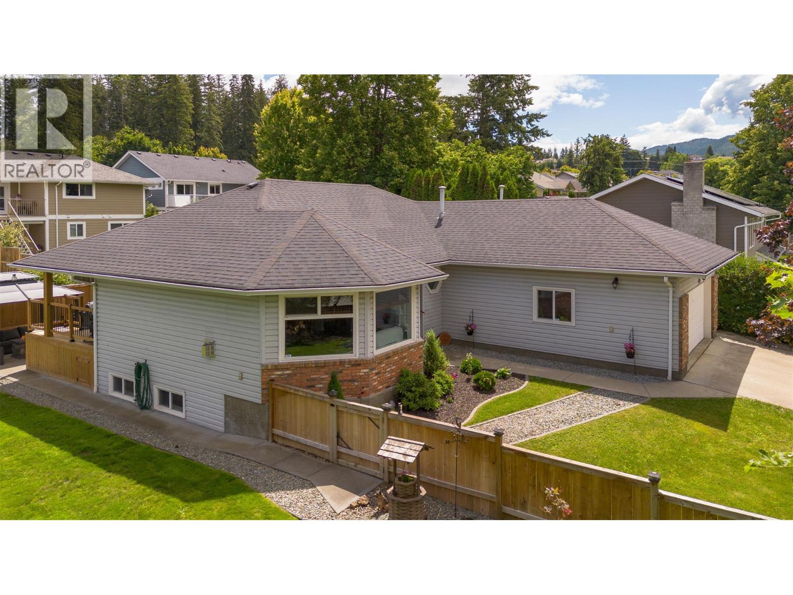 470 23 Street NE, Salmon Arm, British Columbia  V1E 1Y7 - Photo 11 - 10391409