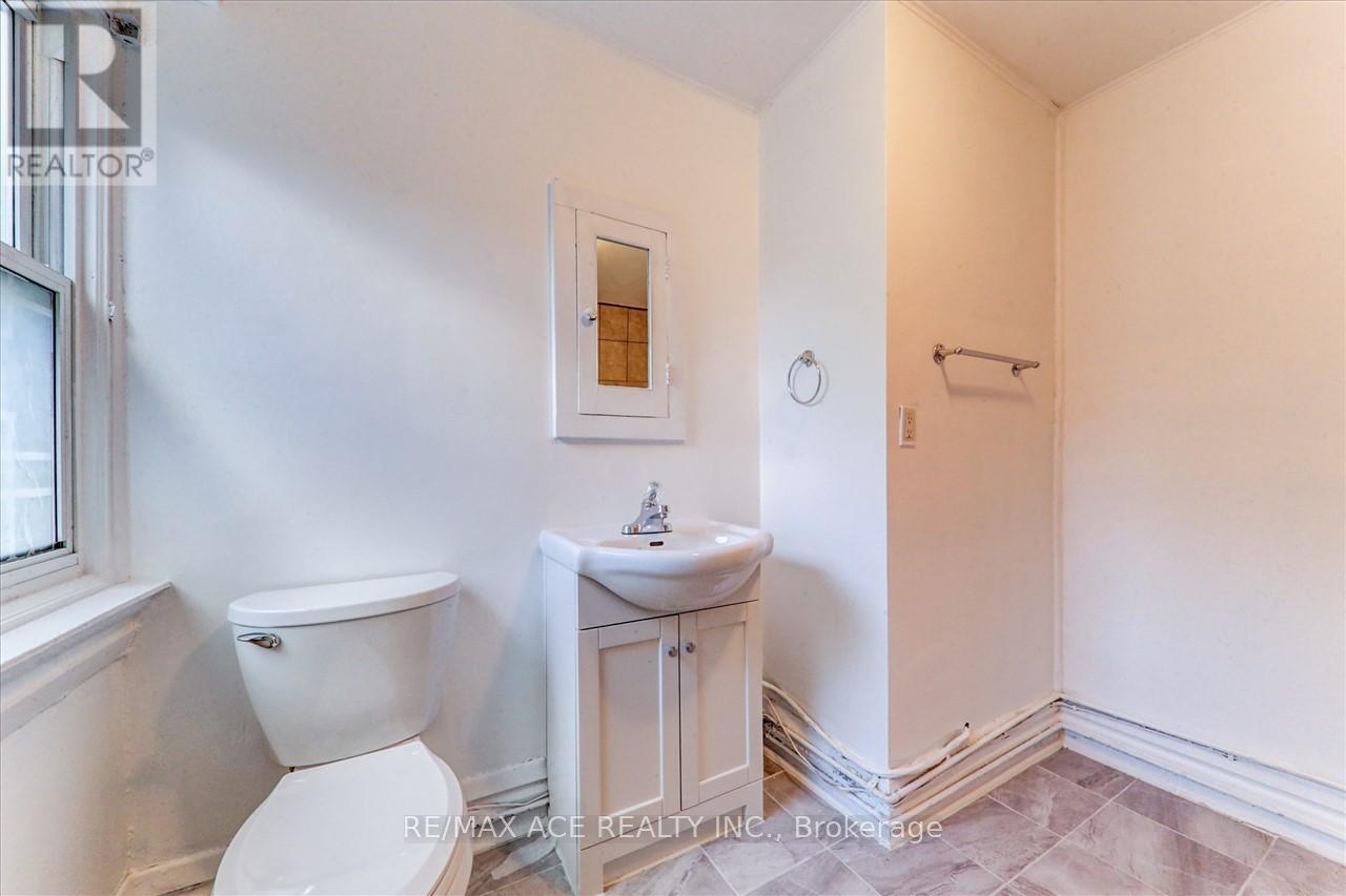 Floor 3 - 173 Spadina Road, Toronto, Ontario M5R 2T9 - Photo 13 - C13448566