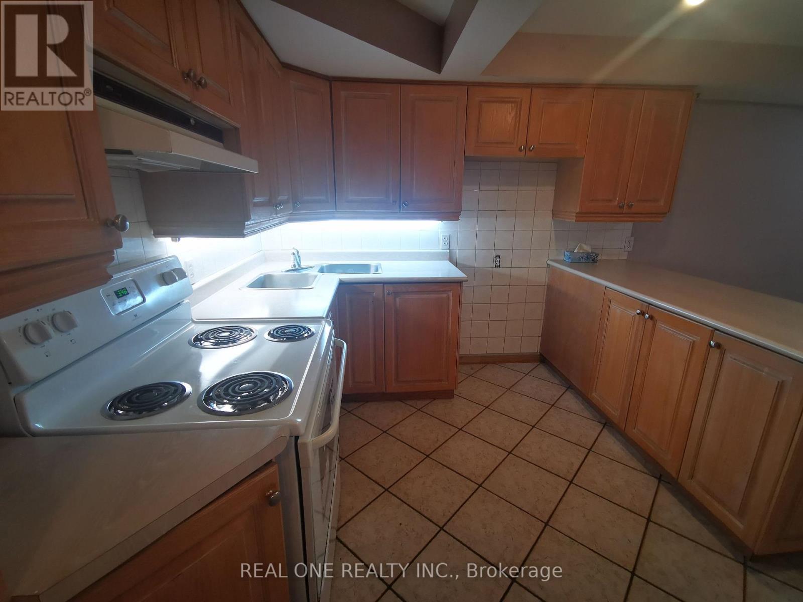 Bsmt - 2508 Old Carriage Road, Mississauga, Ontario L5C 1Y7 - Photo 4 - W13082072