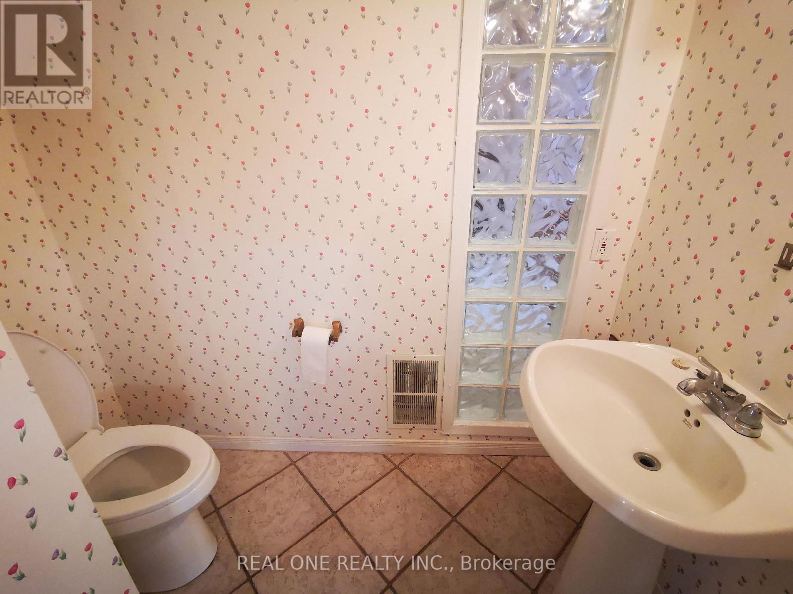 Bsmt - 2508 Old Carriage Road, Mississauga, Ontario L5C 1Y7 - Photo 5 - W13082072