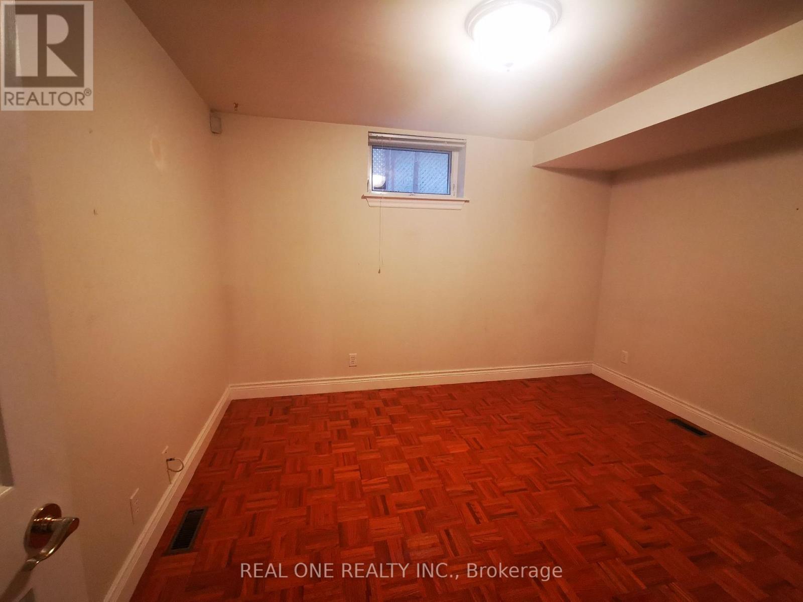 Bsmt - 2508 Old Carriage Road, Mississauga, Ontario L5C 1Y7 - Photo 10 - W13082072