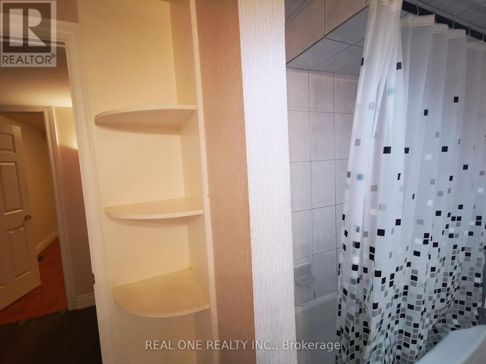 Bsmt - 2508 Old Carriage Road, Mississauga, Ontario L5C 1Y7 - Photo 9 - W13082072