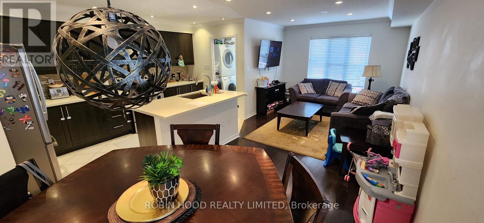 103 Selkirk Drive, Richmond Hill, Ontario  L4B 4T7 - Photo 4 - N13448598