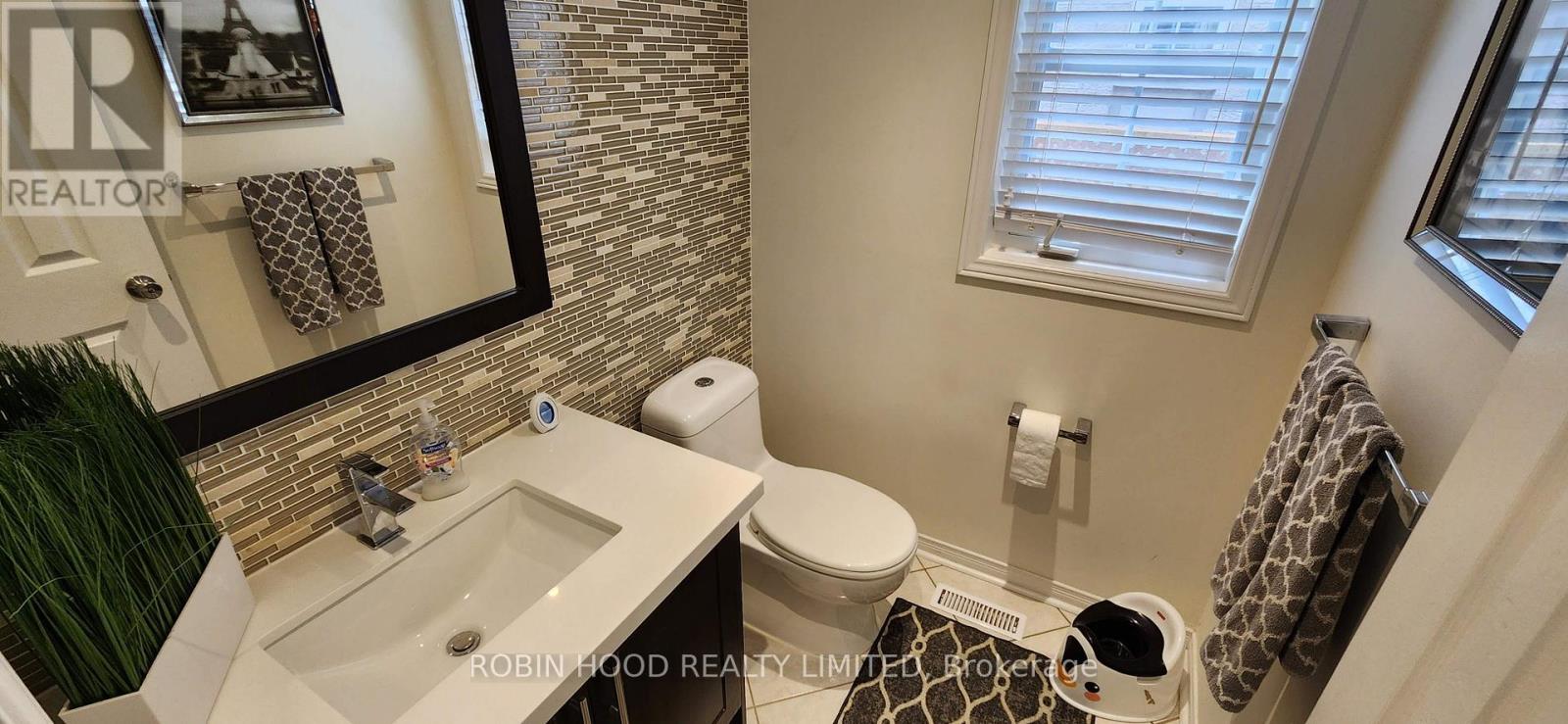 103 Selkirk Drive, Richmond Hill, Ontario  L4B 4T7 - Photo 7 - N13448598