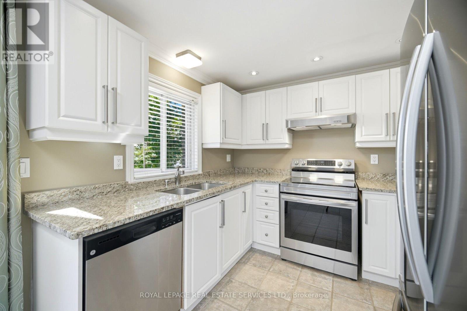 526 Leacock Drive, Barrie, Ontario  L4N 7A5 - Photo 12 - S13448552