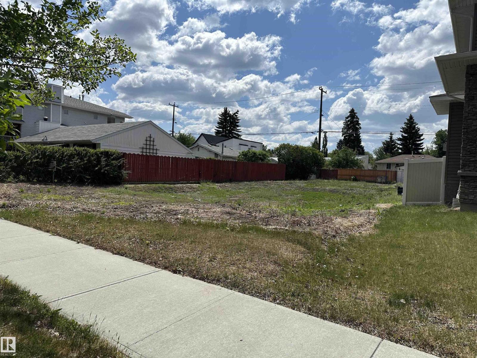 8527 77 AV NW, edmonton, Alberta