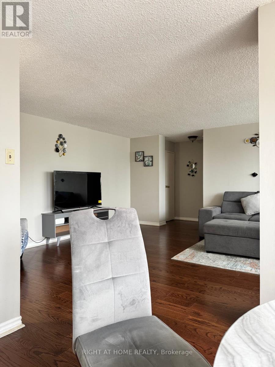 802 - 3700 Kaneff Crescent, Mississauga, Ontario  L5A 4B8 - Photo 2 - W13448546