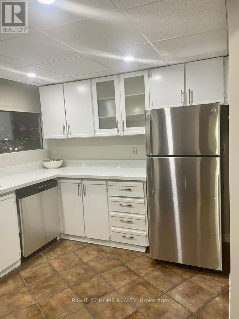802 - 3700 Kaneff Crescent, Mississauga, Ontario  L5A 4B8 - Photo 3 - W13448546