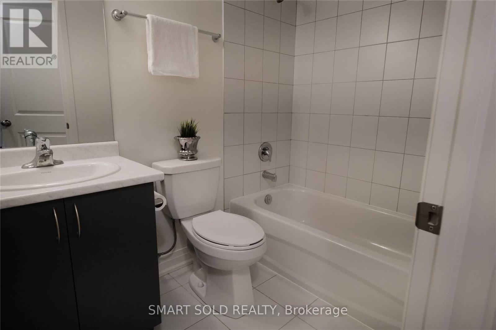 4 - 1155 Straud Lane, Mississauga, Ontario  L5J 0B3 - Photo 7 - W13448558