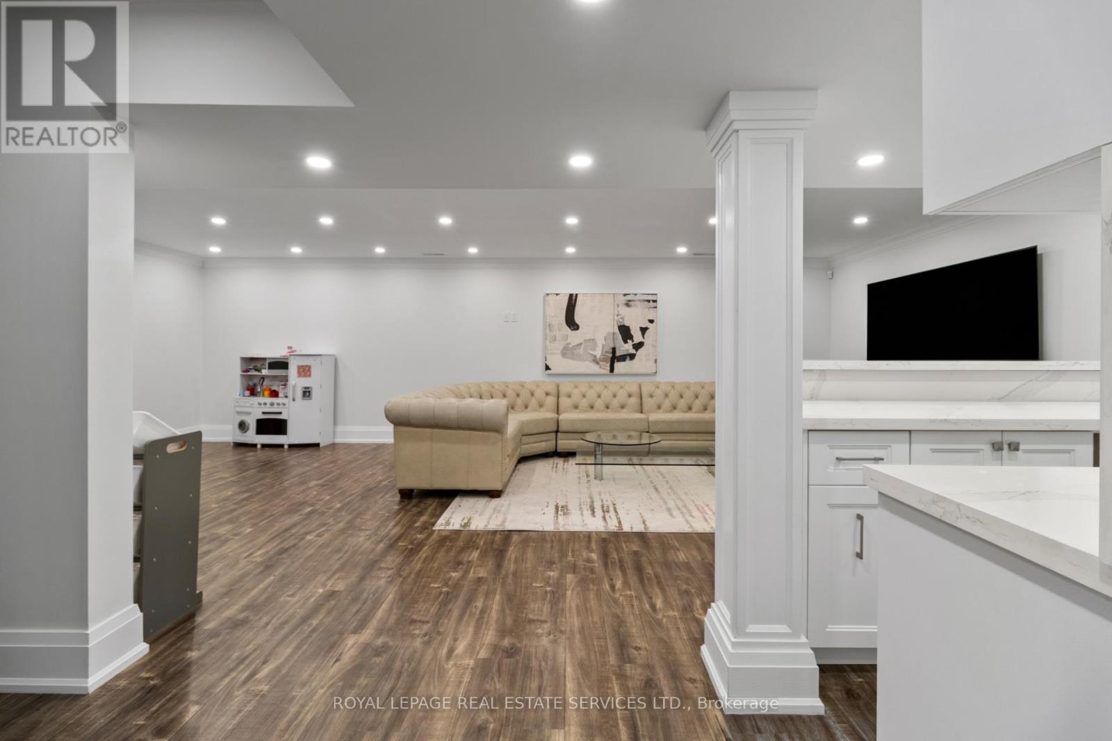 5 Kirk Bradden Road W, Toronto, Ontario  M8Y 2G1 - Photo 31 - W13448588