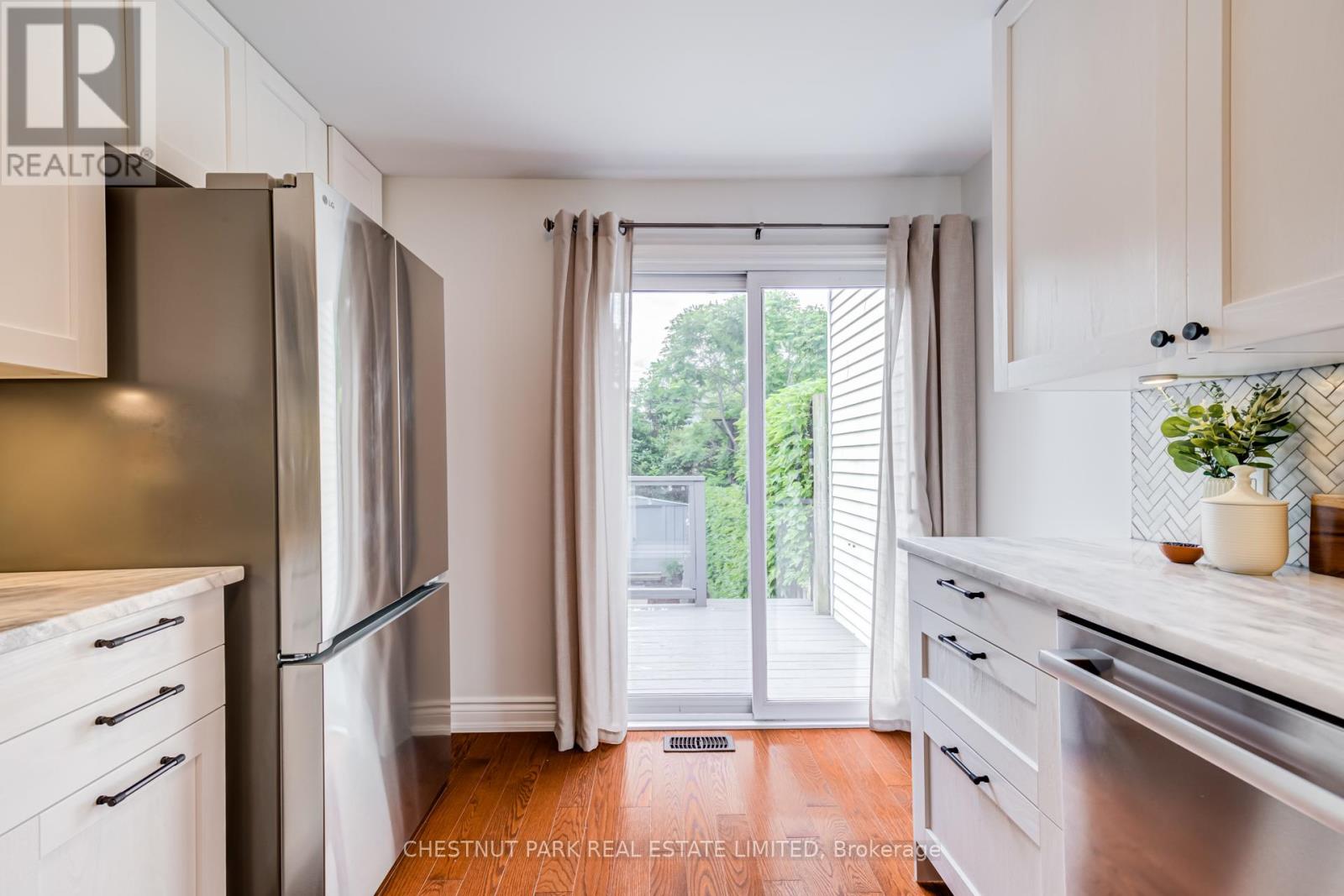 89 Frater Avenue, Toronto, Ontario  M4C 2H7 - Photo 13 - E13444902