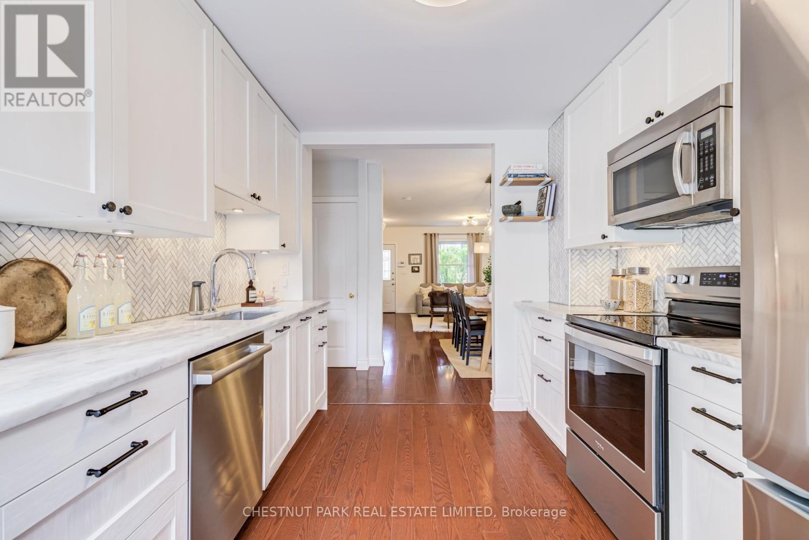 89 Frater Avenue, Toronto, Ontario  M4C 2H7 - Photo 12 - E13444902