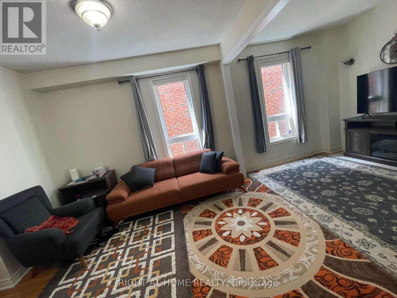 5617 Raleigh Street, Mississauga, Ontario  L5M 7E4 - Photo 3 - W13445942