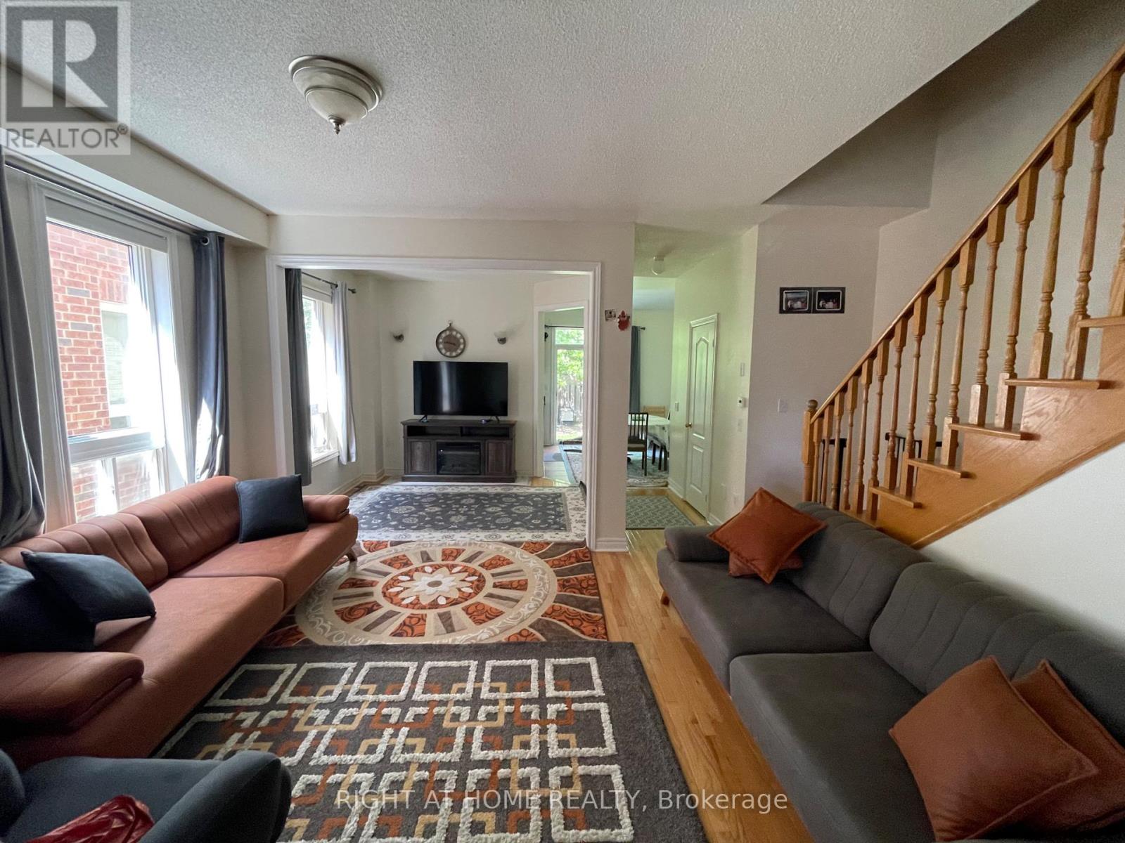 5617 Raleigh Street, Mississauga, Ontario  L5M 7E4 - Photo 2 - W13445942