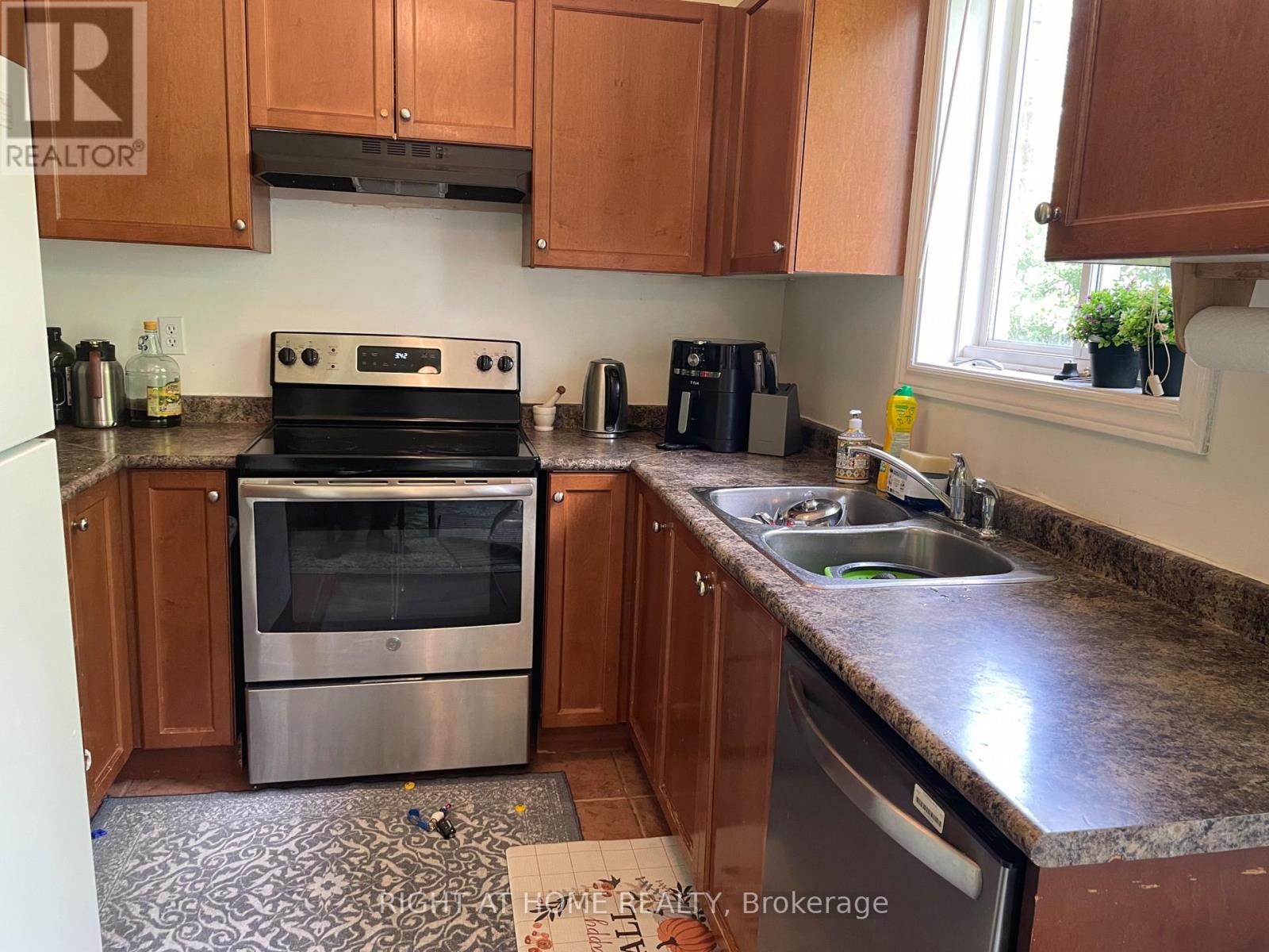 5617 Raleigh Street, Mississauga, Ontario  L5M 7E4 - Photo 6 - W13445942