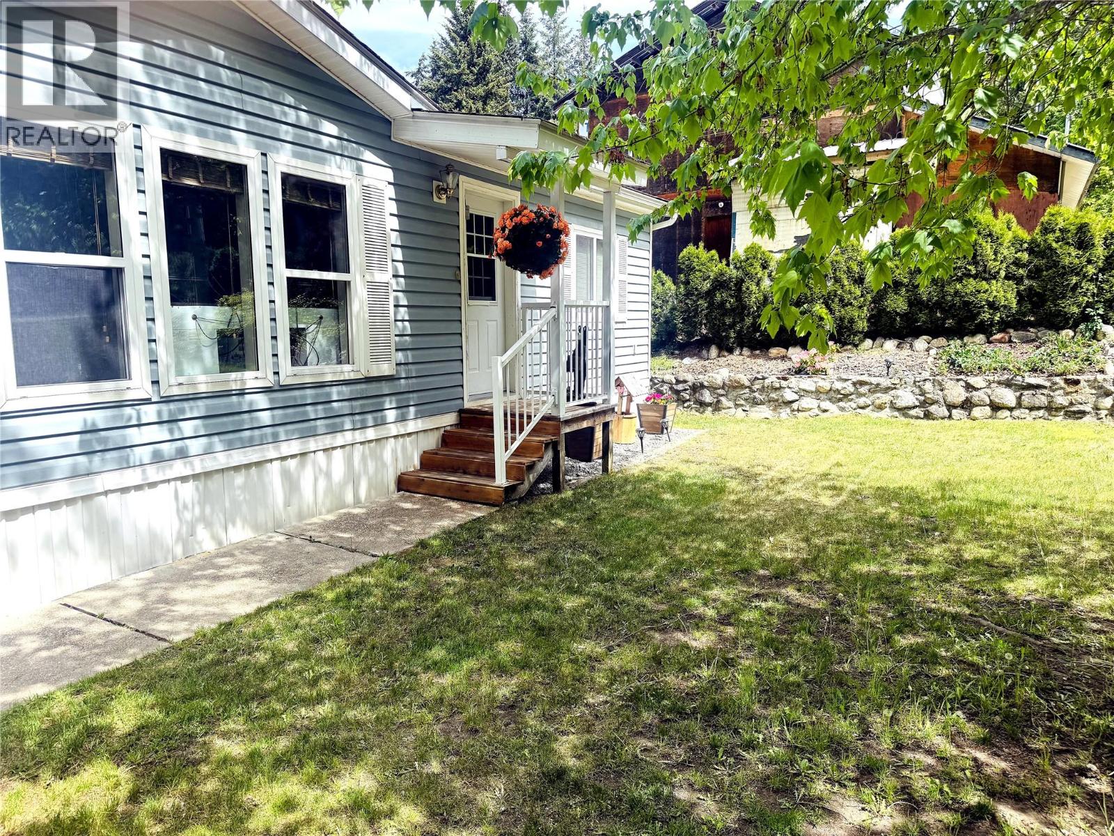 19 West Poirier Road, Mara, British Columbia