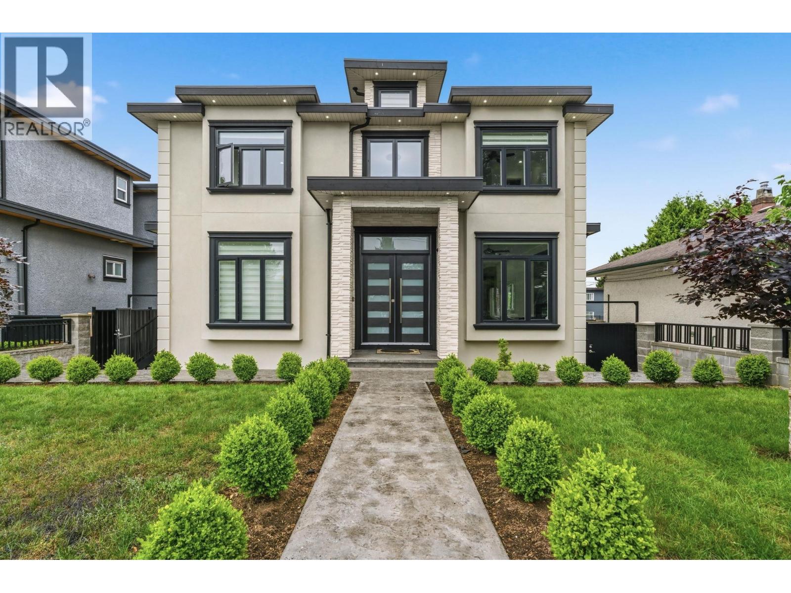 8348 12TH AVENUE, Burnaby, British Columbia