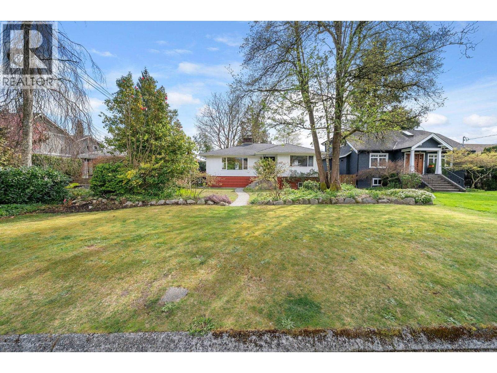 753 E 9TH STREET, north vancouver, British Columbia