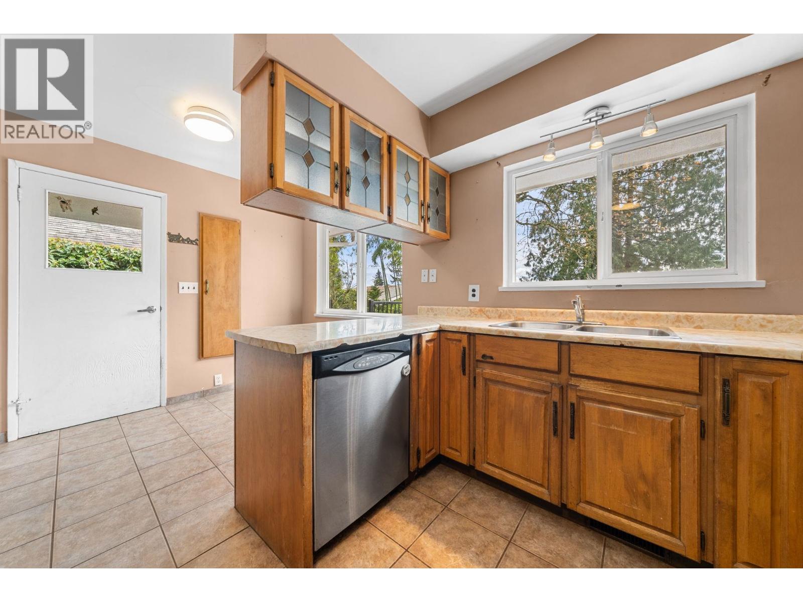 753 E 9th Street, North Vancouver, British Columbia  V7L 2C1 - Photo 13 - R3136269