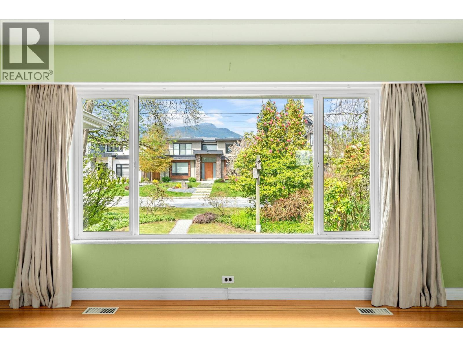 753 E 9th Street, North Vancouver, British Columbia  V7L 2C1 - Photo 8 - R3136269