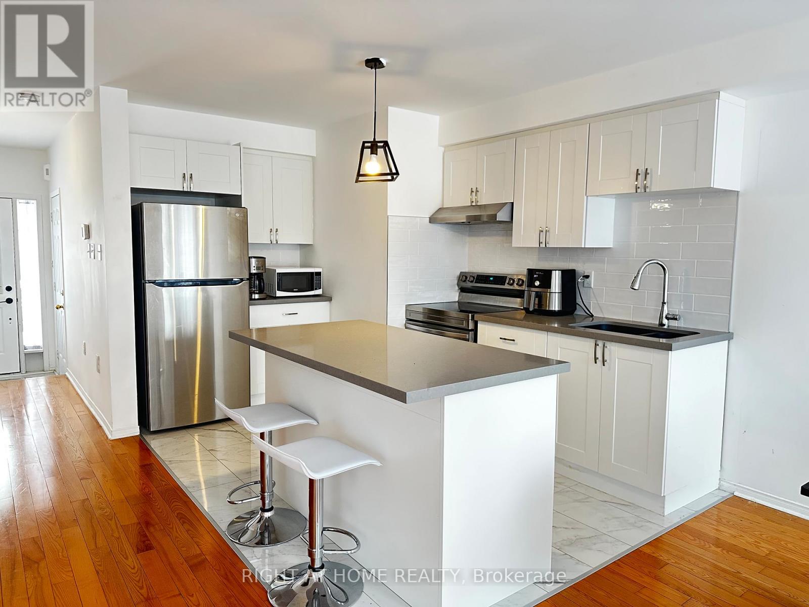 54 Henderson Crescent, New Tecumseth, Ontario L9R 1Y4 - Photo 3 - N13448640