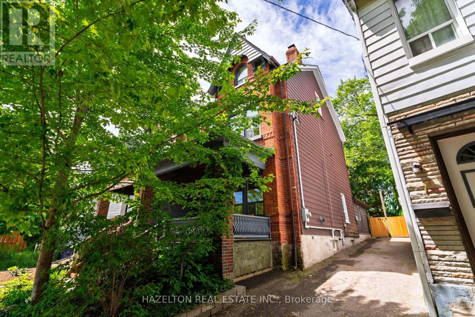 482 Indian Grove, Toronto, Ontario  M6P 2H9 - Photo 2 - W13448624