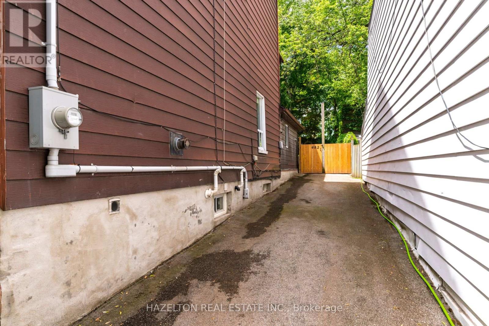 482 Indian Grove, Toronto, Ontario  M6P 2H9 - Photo 4 - W13448624