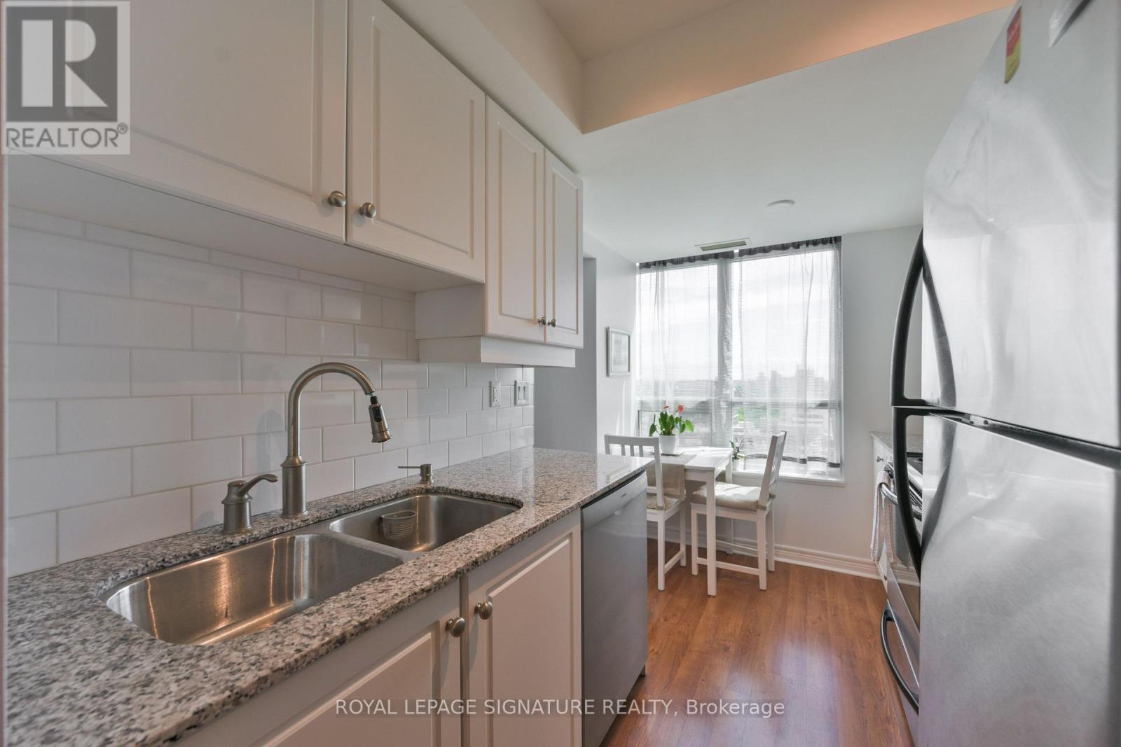 1907 - 212 Eglinton Avenue E, Toronto, Ontario  M4P 1K2 - Photo 12 - C13448614