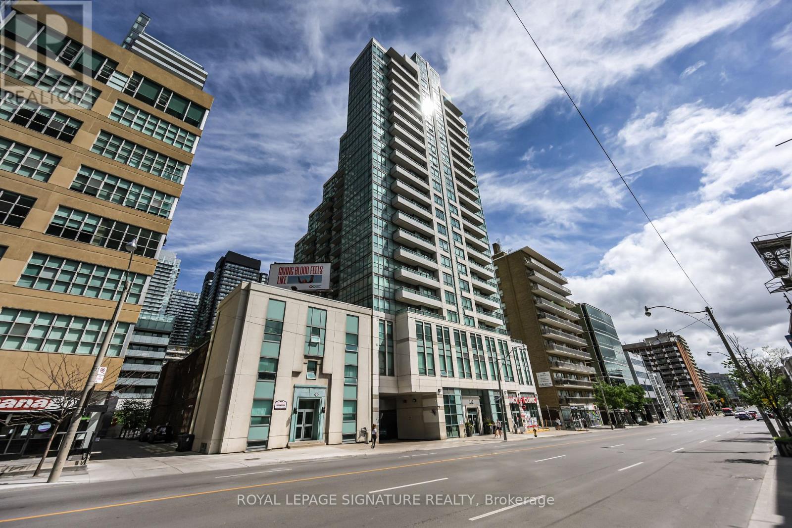 1907 - 212 Eglinton Avenue E, Toronto, Ontario  M4P 1K2 - Photo 2 - C13448614