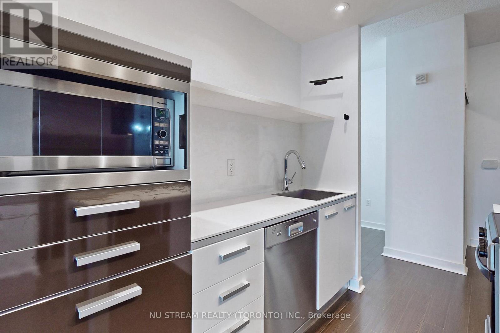 2010 - 38 Dan Leckie Way, Toronto, Ontario  M5V 2V6 - Photo 11 - C13448672
