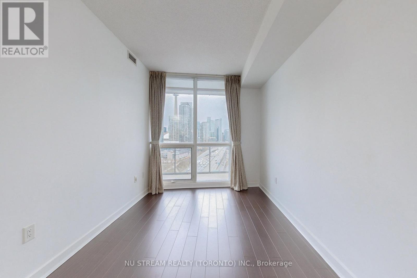 2010 - 38 Dan Leckie Way, Toronto, Ontario  M5V 2V6 - Photo 12 - C13448672