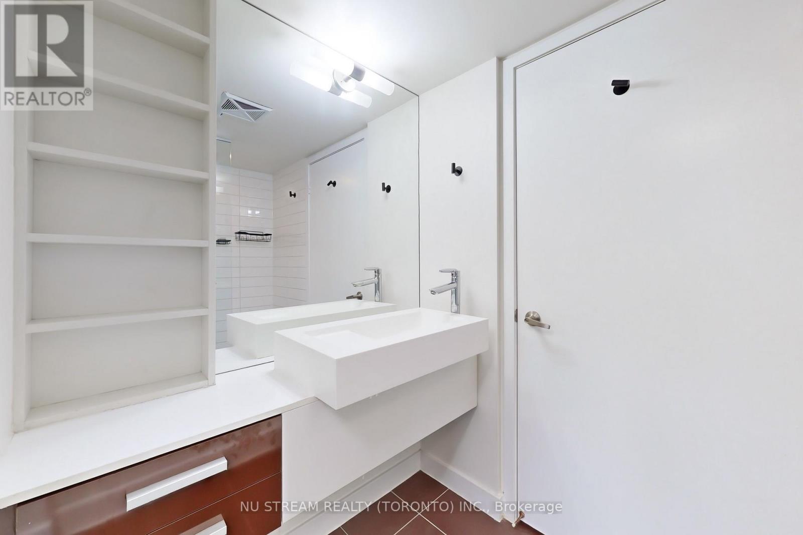 2010 - 38 Dan Leckie Way, Toronto, Ontario  M5V 2V6 - Photo 14 - C13448672