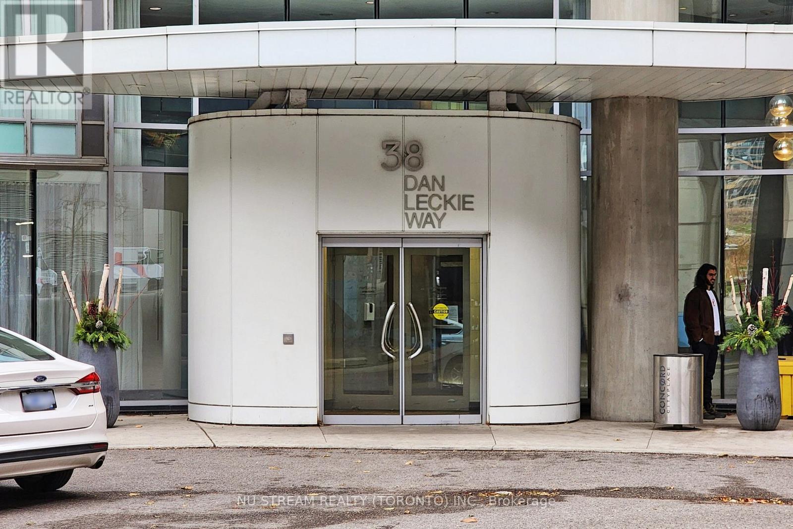 2010 - 38 Dan Leckie Way, Toronto, Ontario  M5V 2V6 - Photo 2 - C13448672