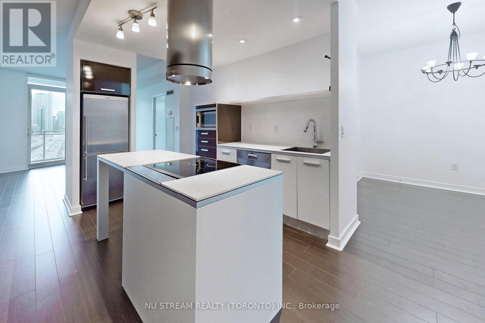2010 - 38 Dan Leckie Way, Toronto, Ontario  M5V 2V6 - Photo 7 - C13448672