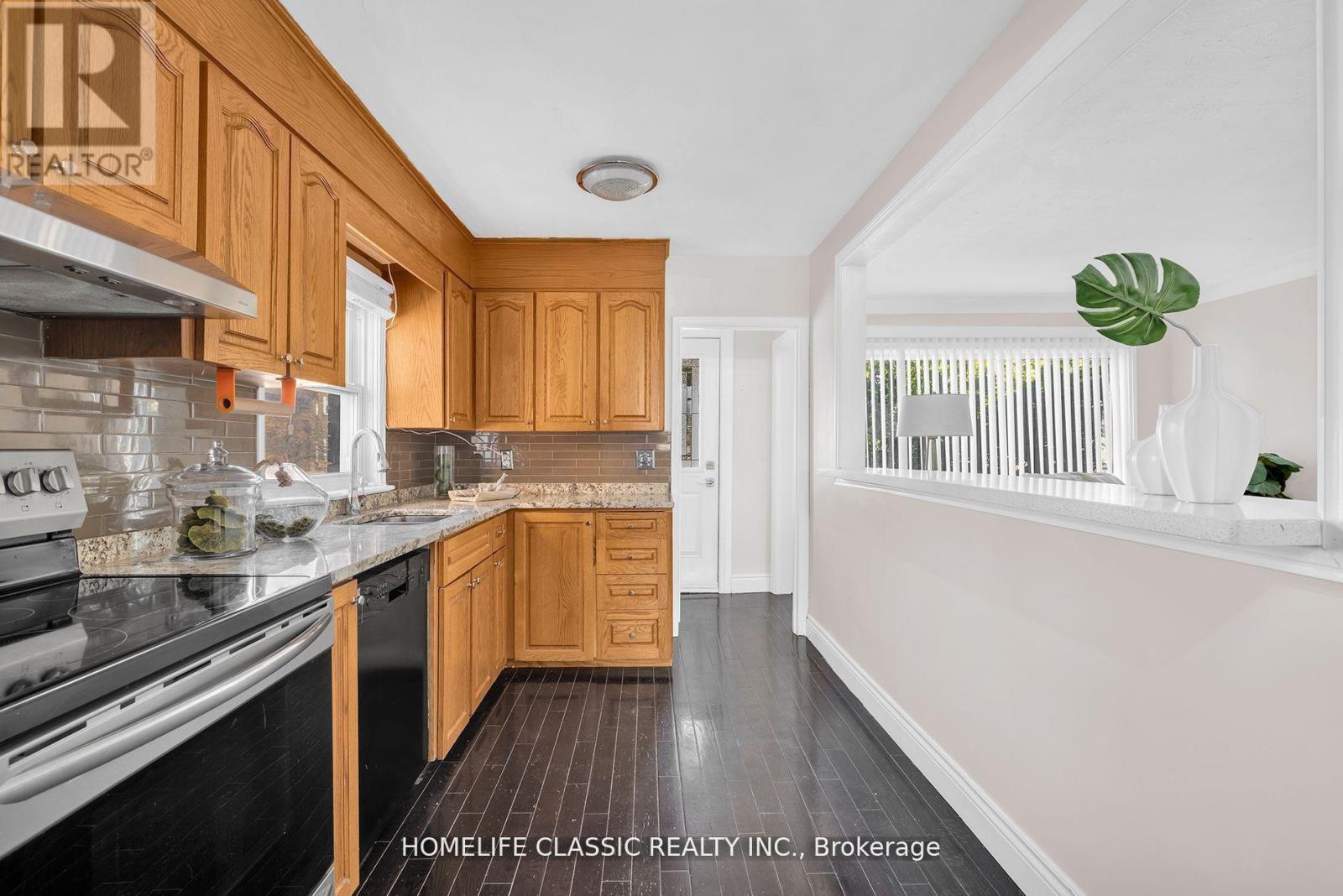54 South Woodrow Boulevard, Toronto, Ontario  M1N 3L6 - Photo 2 - E13448676