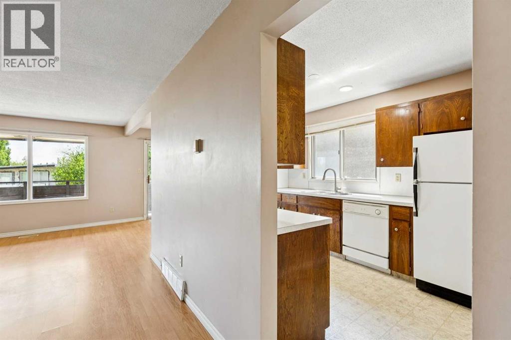 7833 Hunterquay Road Nw, Calgary, Alberta  T2K 4V1 - Photo 4 - A2317214