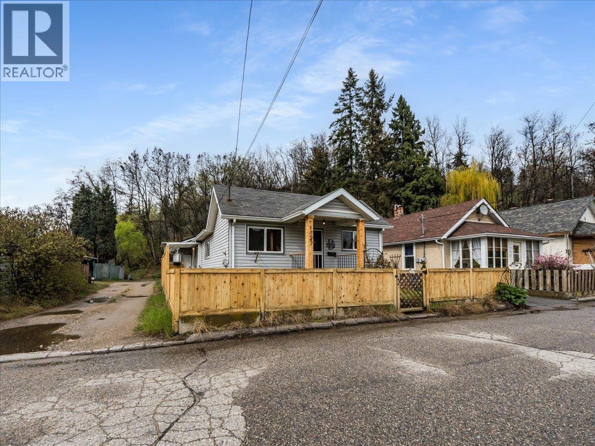 1727 Circle Street, Trail, British Columbia  V1R 1W8 - Photo 8 - 10383735