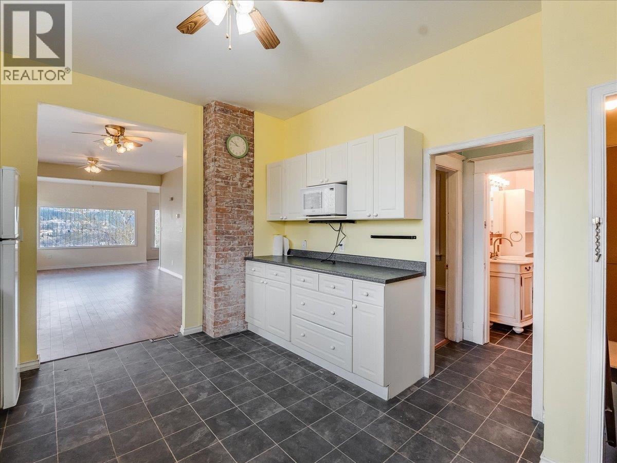 1472 Green Avenue Lane, Trail, British Columbia  V1R 4K2 - Photo 19 - 10383736