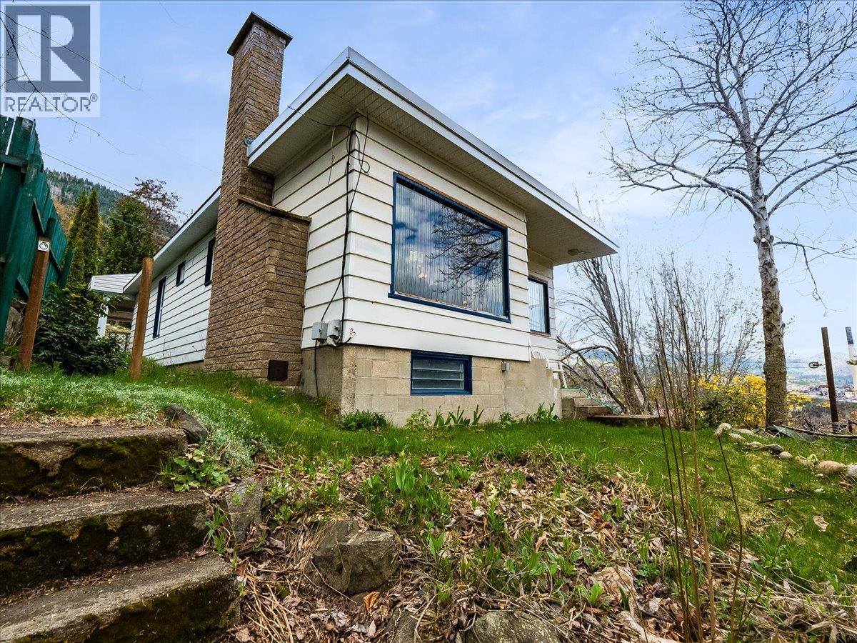 1472 Green Avenue Lane, Trail, British Columbia  V1R 4K2 - Photo 2 - 10383736