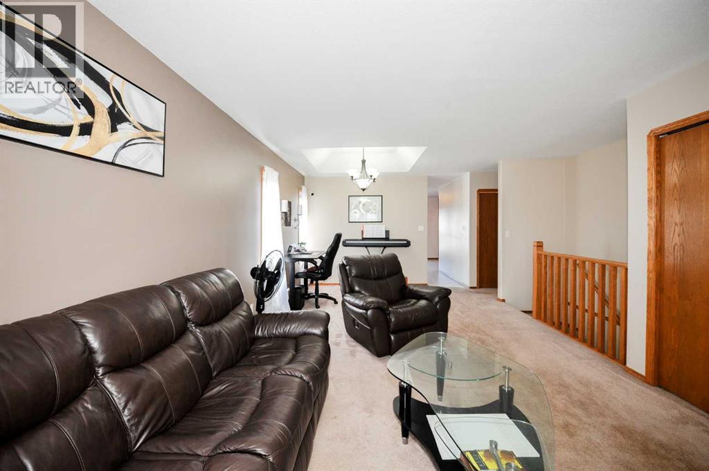 55 Edgewood Drive, Camrose, Alberta  T4V 4Z3 - Photo 3 - A2320983