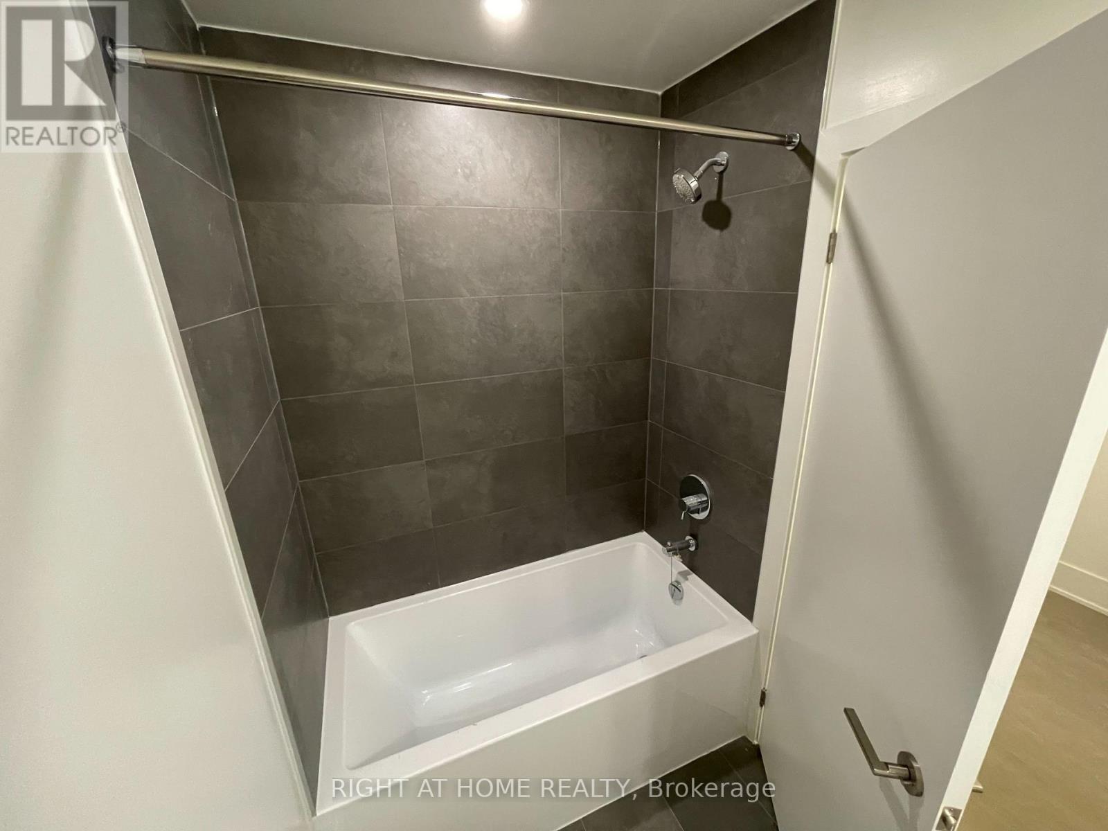 412 - 495 Logan Avenue, Toronto, Ontario  M4K 0A5 - Photo 8 - E13448770