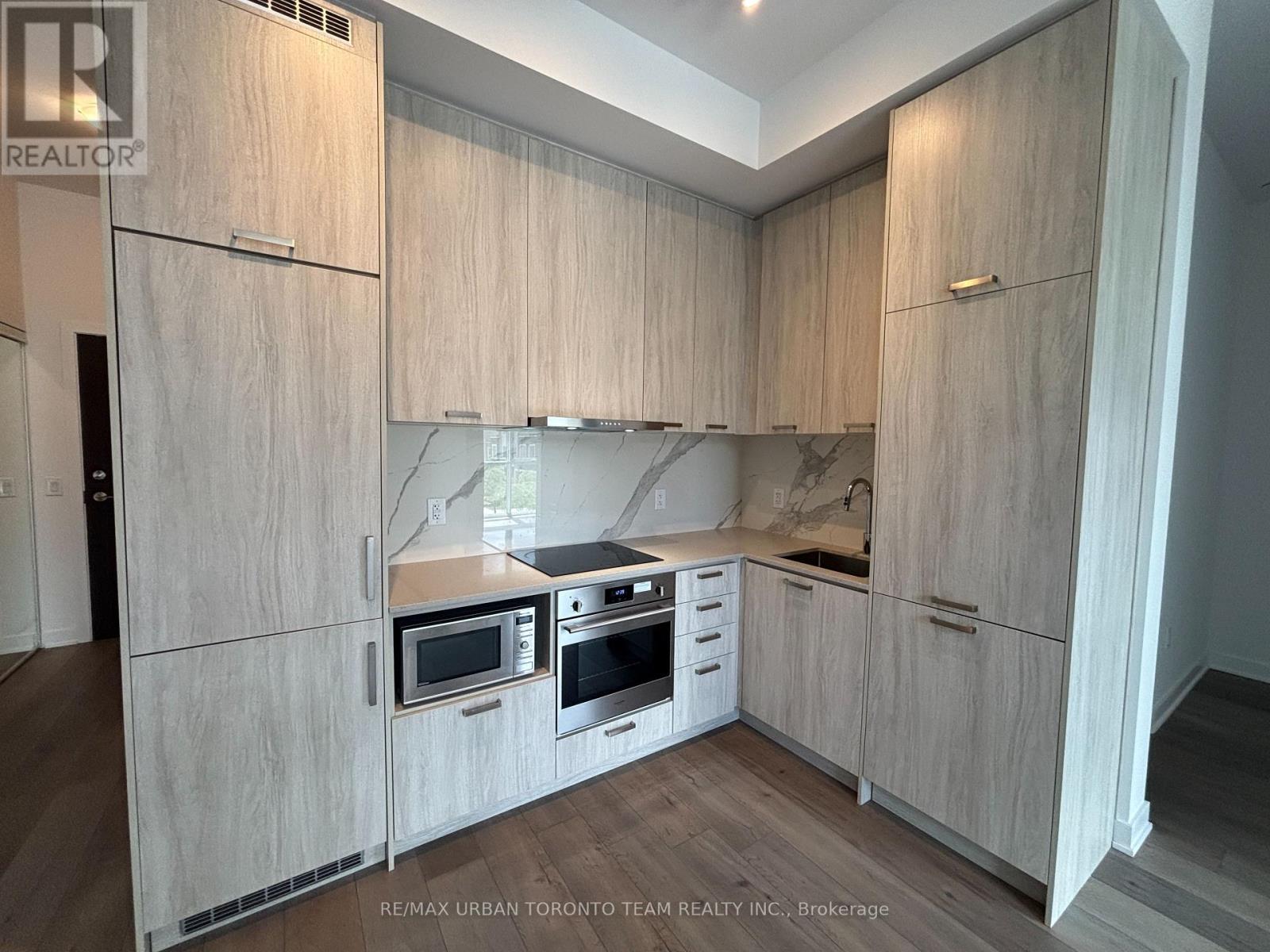 202 - 38 Honeycrisp Crescent, Vaughan, Ontario L4K 0M8 - Photo 2 - N13448748