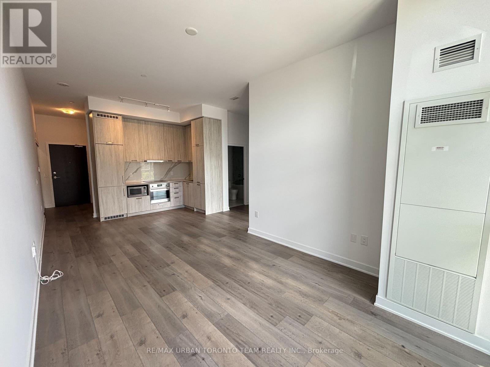 202 - 38 Honeycrisp Crescent, Vaughan, Ontario L4K 0M8 - Photo 3 - N13448748