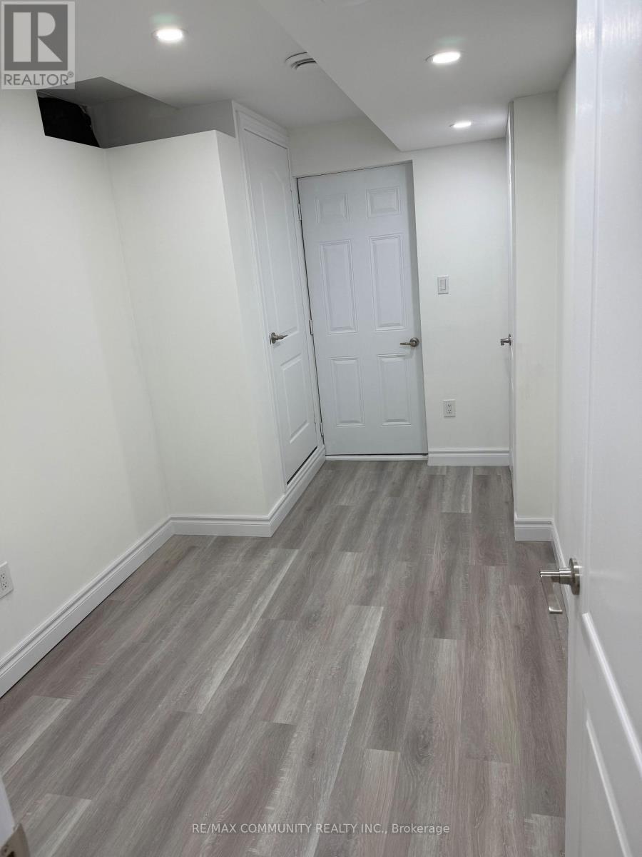387 Tennant Circle, Vaughan, Ontario  L4H 5L2 - Photo 4 - N13448766