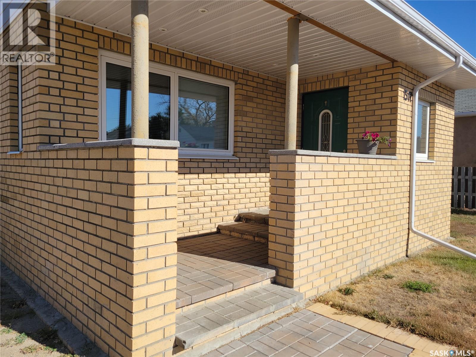 1517 3rd Street, Estevan, Saskatchewan  S4A 0S5 - Photo 3 - SK039478