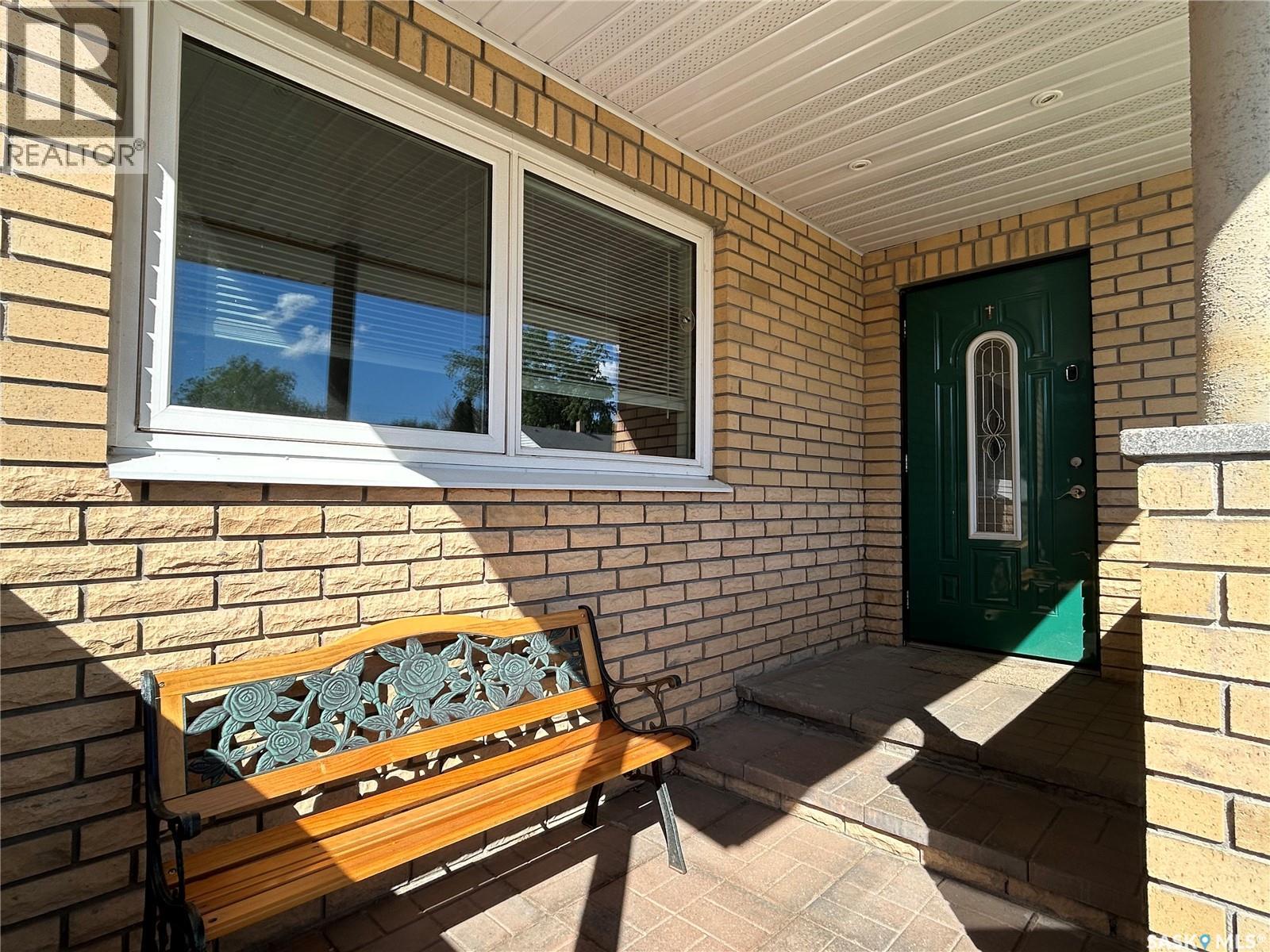 1517 3rd Street, Estevan, Saskatchewan  S4A 0S5 - Photo 4 - SK039478