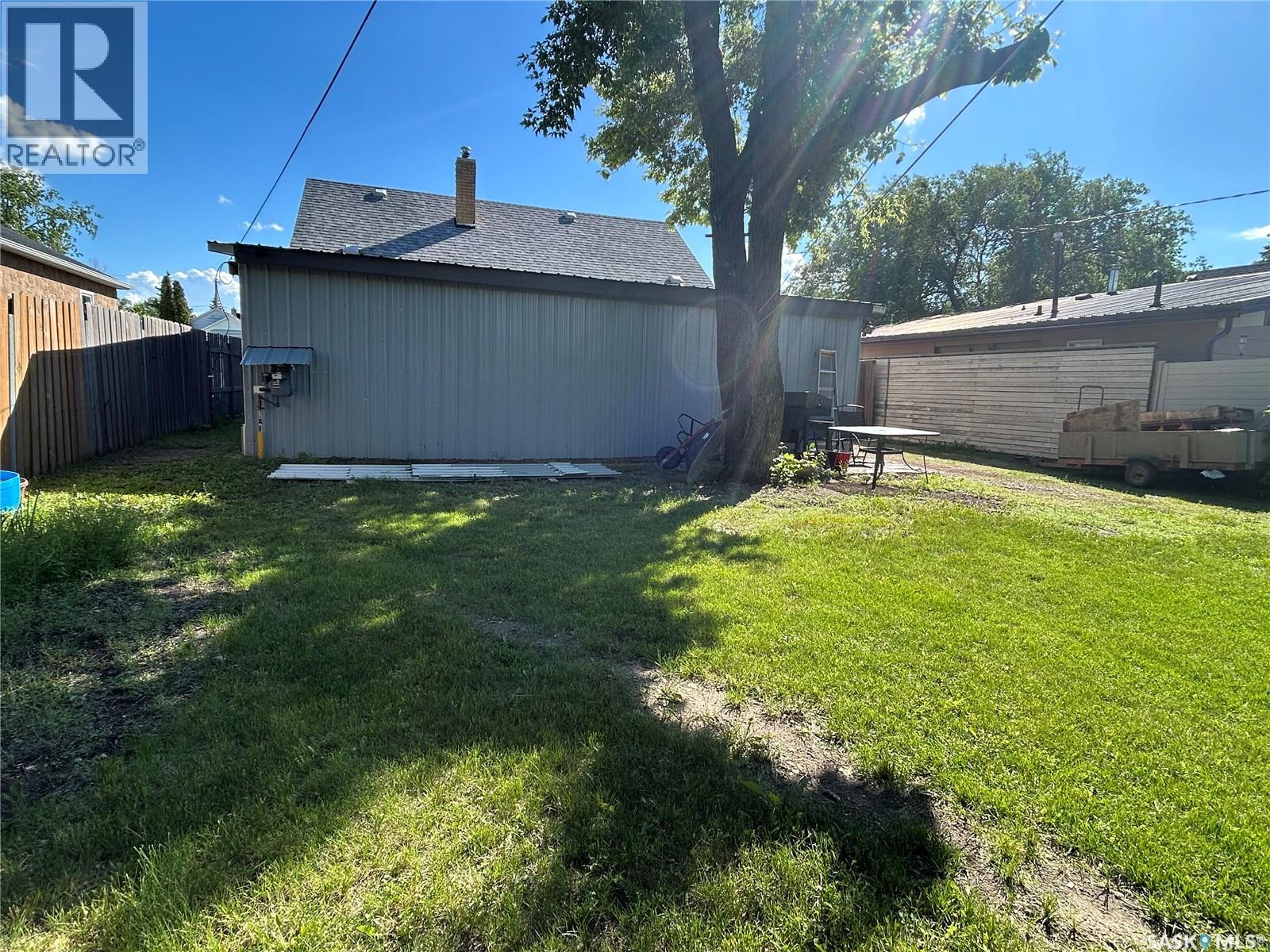 1517 3rd Street, Estevan, Saskatchewan  S4A 0S5 - Photo 38 - SK039478