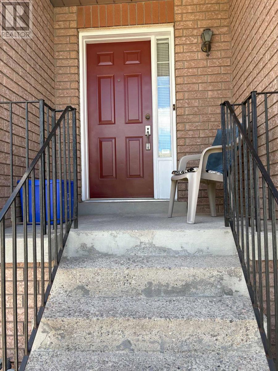 6 Michelle Drive, Vaughan, Ontario  L4L 9B8 - Photo 2 - N13448712