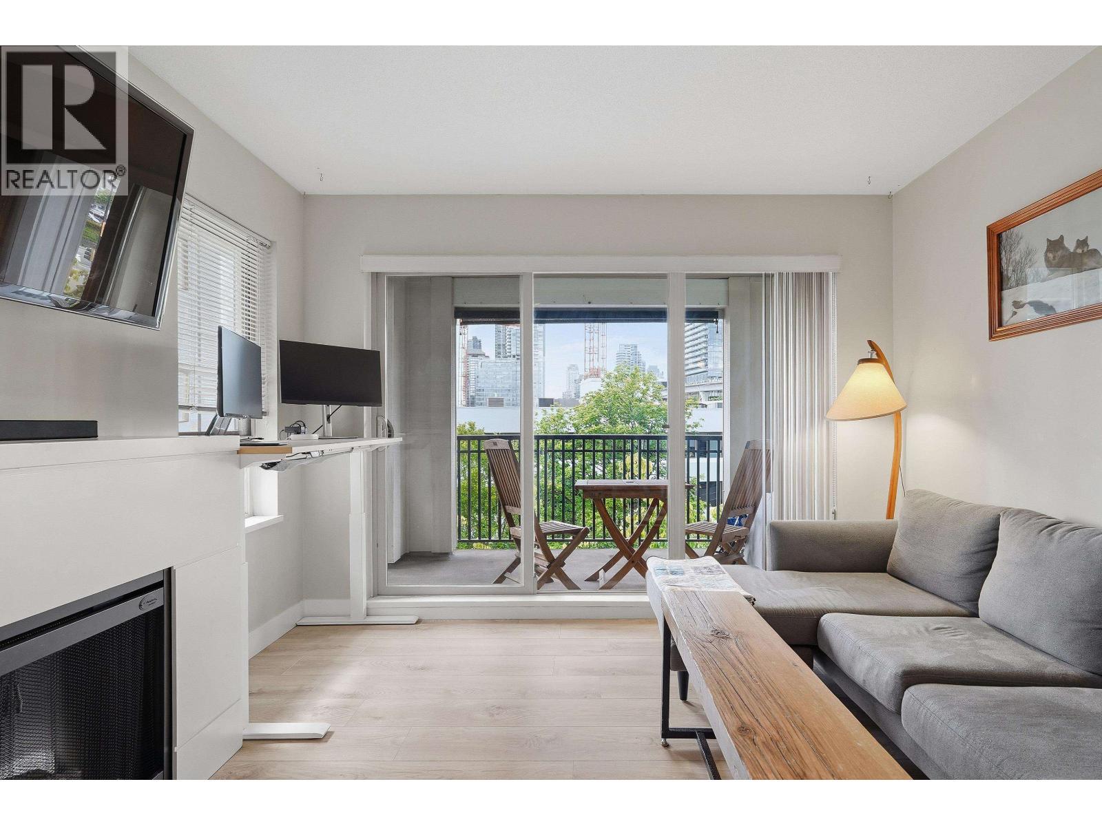 403 2088 Beta Avenue, Burnaby, British Columbia  V5C 0C8 - Photo 2 - R3136287