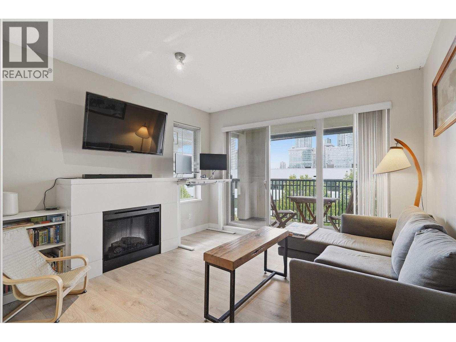 403 2088 Beta Avenue, Burnaby, British Columbia  V5C 0C8 - Photo 3 - R3136287